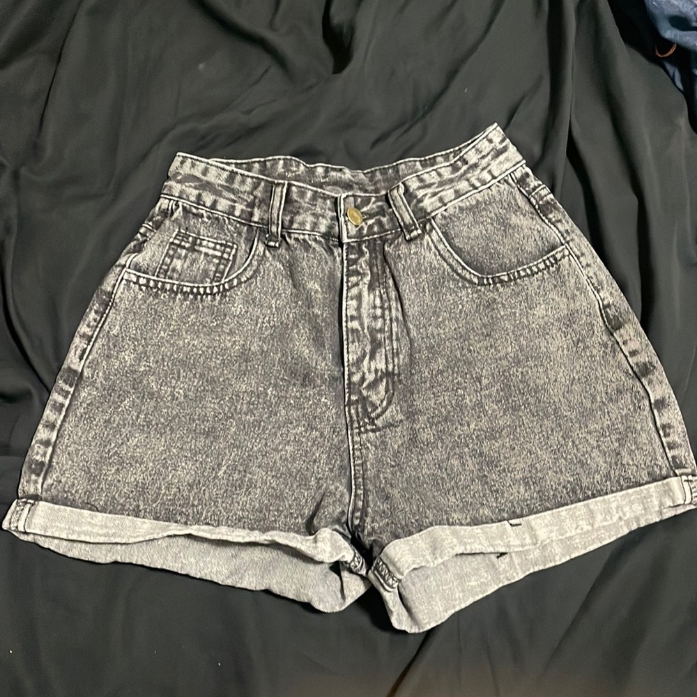 High waisted shorts go maybe to mid thigh Front and back pockets